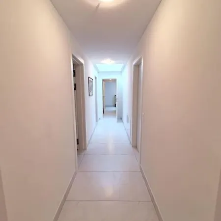 Apartman Lake View Penthouse Apt 701 Air-conditioned