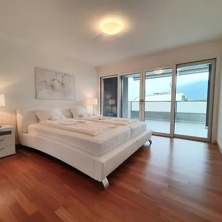Lake View Penthouse Apt 701 Air-conditioned Apartman
