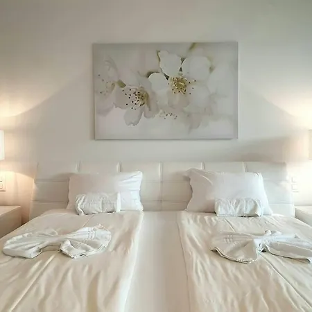 Lake View Penthouse Apt 701 Air-conditioned Apartman *