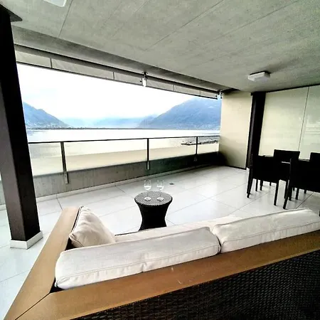 Apartman Lake View Penthouse Apt 701 Air-conditioned Locarno