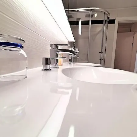Lake View Penthouse Apt 701 Air-conditioned 公寓
