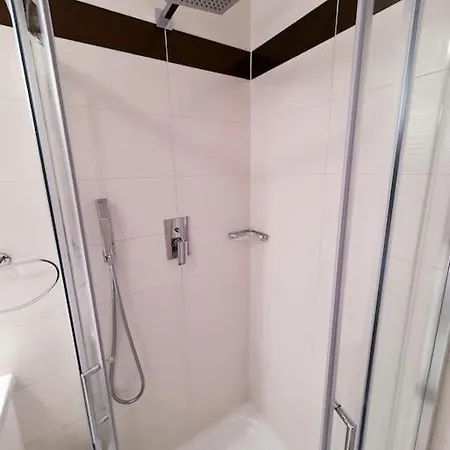 Lake View Penthouse Apt 701 Air-conditioned 公寓 *