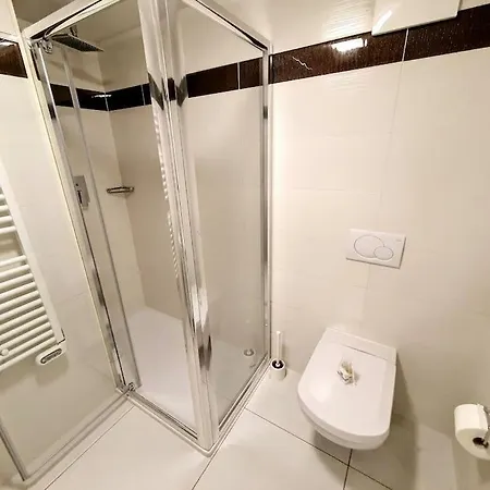 Lake View Penthouse Apt 701 Air-conditioned