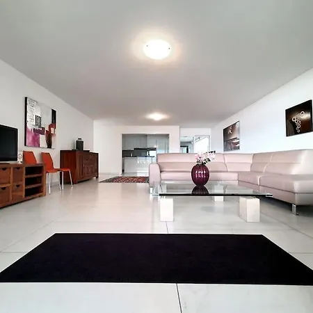 Lake View Penthouse Apt 701 Air-conditioned 公寓
